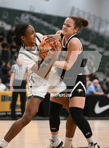 Thumbnail 2 in St. Monica vs. Oak Park (CIF-SS D5A Final) photogallery.