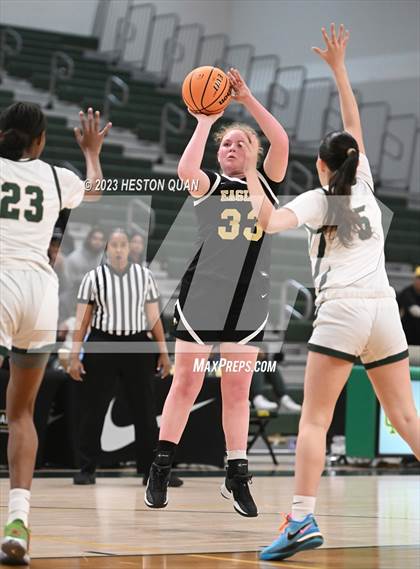 Thumbnail 2 in St. Monica vs. Oak Park (CIF-SS D5A Final) photogallery.