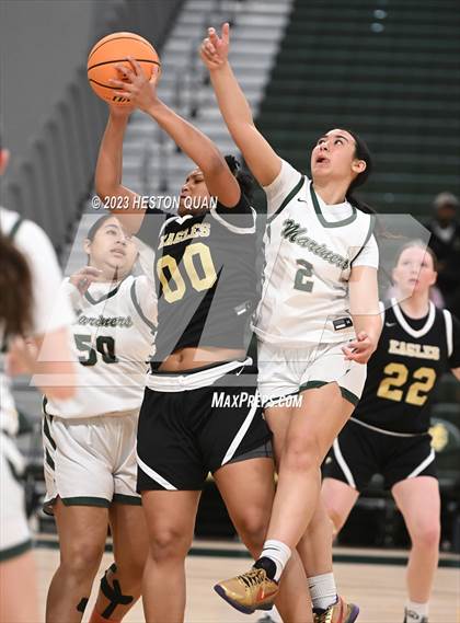 Thumbnail 2 in St. Monica vs. Oak Park (CIF-SS D5A Final) photogallery.