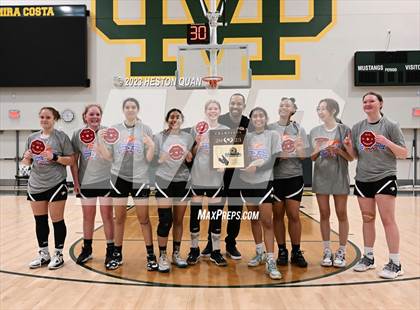 Thumbnail 3 in St. Monica vs. Oak Park (CIF-SS D5A Final) photogallery.