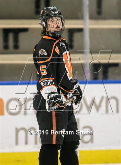 Thumbnail 3 in Mamaroneck vs. Pittsford (NYSPHSAA Division 1 Semifinal) photogallery.