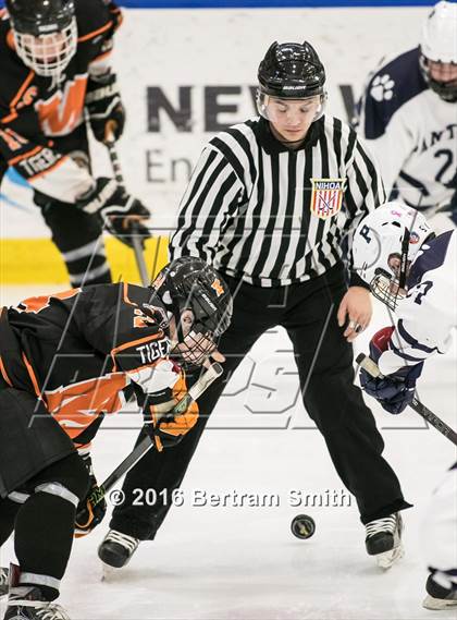Thumbnail 1 in Mamaroneck vs. Pittsford (NYSPHSAA Division 1 Semifinal) photogallery.