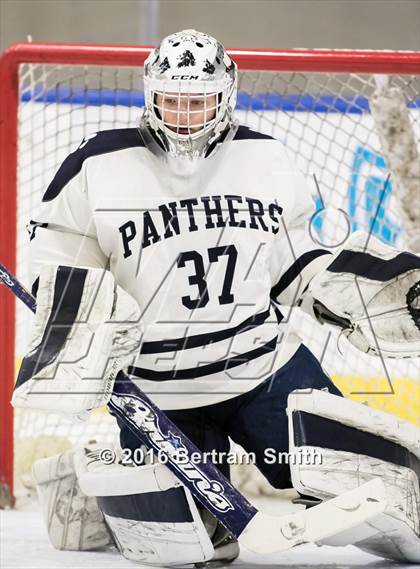 Thumbnail 1 in Mamaroneck vs. Pittsford (NYSPHSAA Division 1 Semifinal) photogallery.