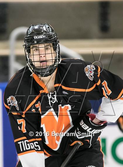 Thumbnail 1 in Mamaroneck vs. Pittsford (NYSPHSAA Division 1 Semifinal) photogallery.