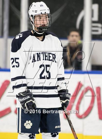 Thumbnail 3 in Mamaroneck vs. Pittsford (NYSPHSAA Division 1 Semifinal) photogallery.
