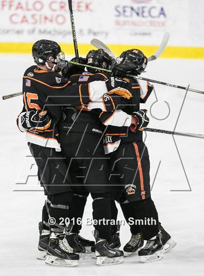 Thumbnail 1 in Mamaroneck vs. Pittsford (NYSPHSAA Division 1 Semifinal) photogallery.