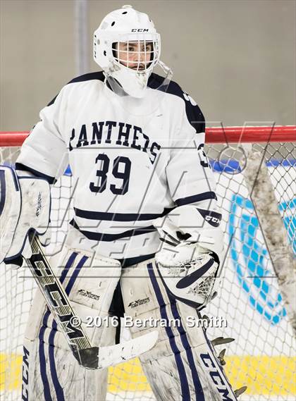Thumbnail 1 in Mamaroneck vs. Pittsford (NYSPHSAA Division 1 Semifinal) photogallery.