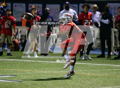 Thumbnail 1 in Salesian vs La Salle photogallery.