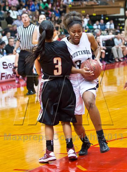 Thumbnail 2 in Clovis West vs Stockdale (CIF CS D1 Final) photogallery.