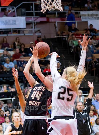 Thumbnail 2 in Clovis West vs Stockdale (CIF CS D1 Final) photogallery.