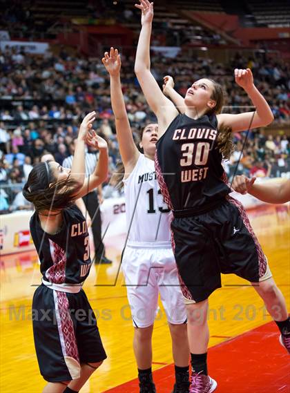 Thumbnail 1 in Clovis West vs Stockdale (CIF CS D1 Final) photogallery.