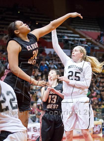 Thumbnail 3 in Clovis West vs Stockdale (CIF CS D1 Final) photogallery.