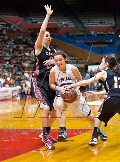 Thumbnail 1 in Clovis West vs Stockdale (CIF CS D1 Final) photogallery.