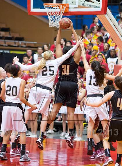 Thumbnail 3 in Clovis West vs Stockdale (CIF CS D1 Final) photogallery.