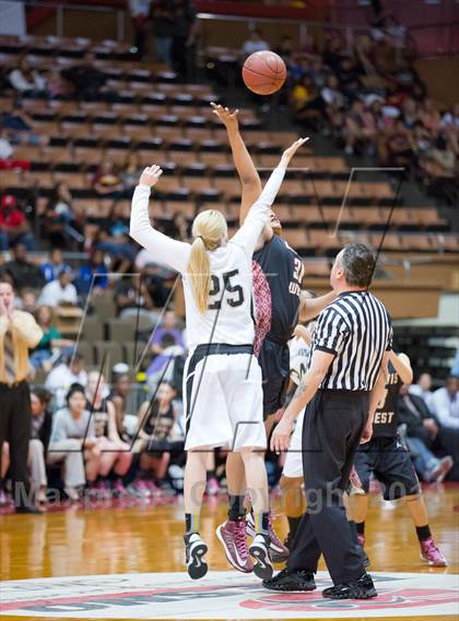 Thumbnail 2 in Clovis West vs Stockdale (CIF CS D1 Final) photogallery.