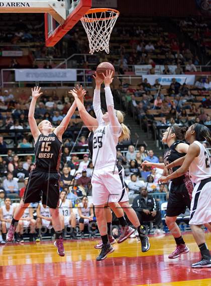 Thumbnail 1 in Clovis West vs Stockdale (CIF CS D1 Final) photogallery.