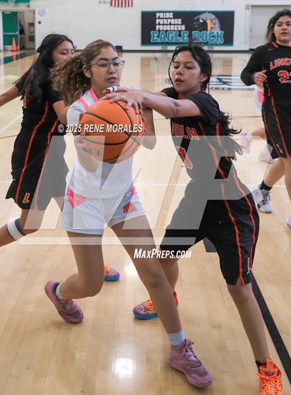 Thumbnail 2 in Lincoln vs Eagle Rock photogallery.
