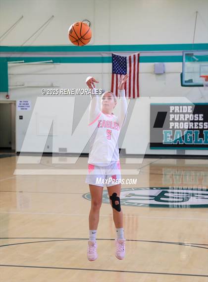 Thumbnail 3 in Lincoln vs Eagle Rock photogallery.