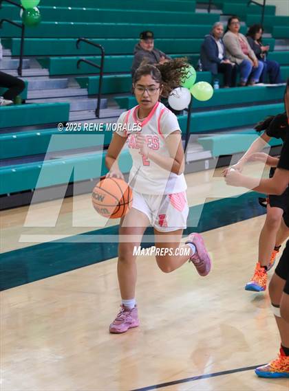 Thumbnail 3 in Lincoln vs Eagle Rock photogallery.