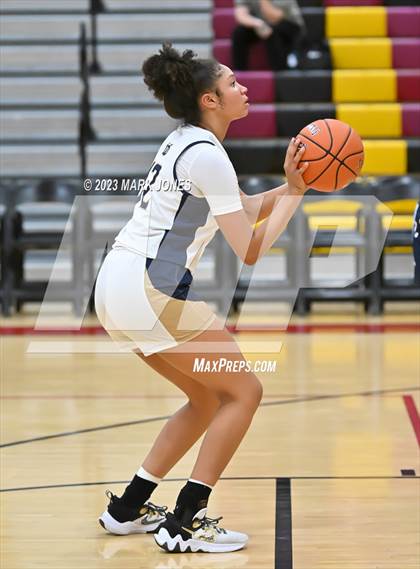 Thumbnail 2 in Desert Vista vs. Centennial (Hoophall West Invitational) photogallery.