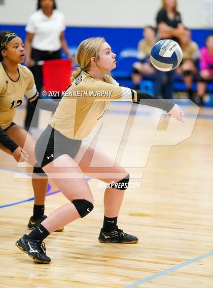 Thumbnail 3 in Hubbard vs Blum UIL 1A Region II Semi-Final photogallery.