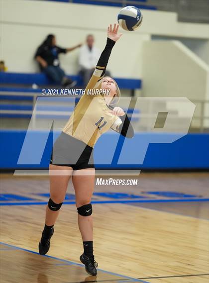 Thumbnail 1 in Hubbard vs Blum UIL 1A Region II Semi-Final photogallery.