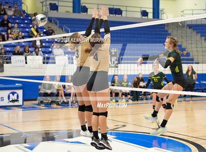 Thumbnail 3 in Hubbard vs Blum UIL 1A Region II Semi-Final photogallery.