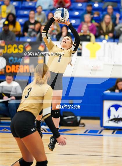 Thumbnail 3 in Hubbard vs Blum UIL 1A Region II Semi-Final photogallery.