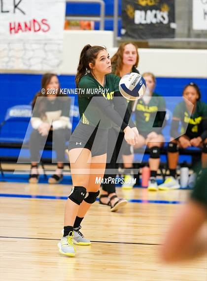 Thumbnail 1 in Hubbard vs Blum UIL 1A Region II Semi-Final photogallery.