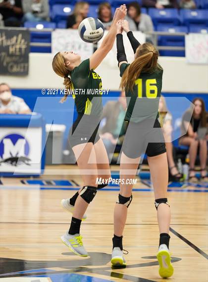 Thumbnail 3 in Hubbard vs Blum UIL 1A Region II Semi-Final photogallery.