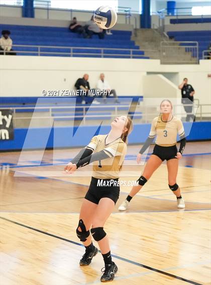 Thumbnail 1 in Hubbard vs Blum UIL 1A Region II Semi-Final photogallery.