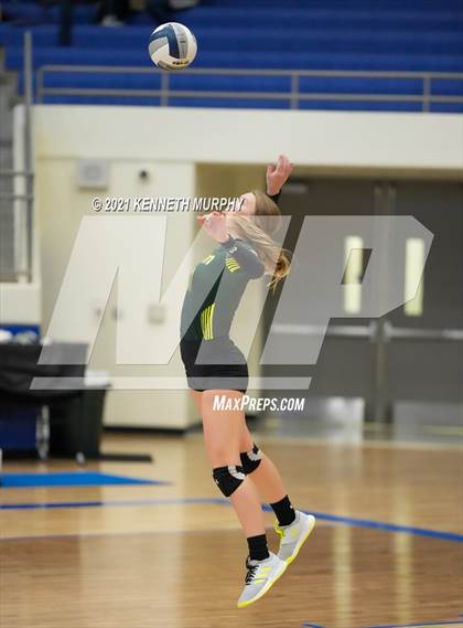 Thumbnail 3 in Hubbard vs Blum UIL 1A Region II Semi-Final photogallery.