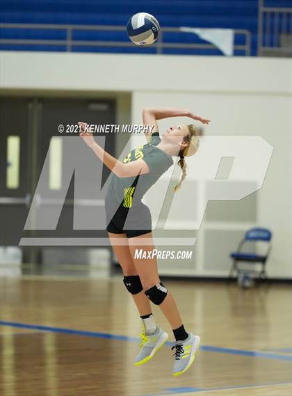 Thumbnail 2 in Hubbard vs Blum UIL 1A Region II Semi-Final photogallery.