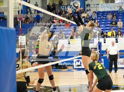 Thumbnail 3 in Hubbard vs Blum UIL 1A Region II Semi-Final photogallery.