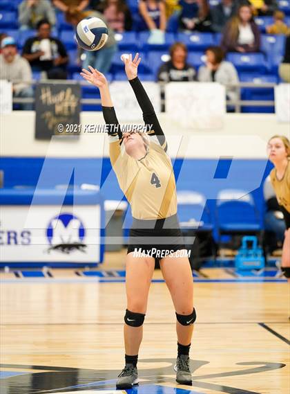 Thumbnail 1 in Hubbard vs Blum UIL 1A Region II Semi-Final photogallery.