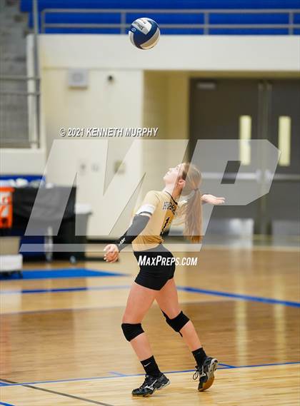 Thumbnail 1 in Hubbard vs Blum UIL 1A Region II Semi-Final photogallery.