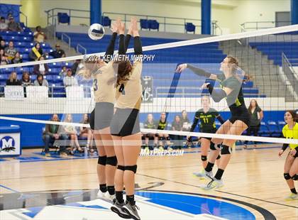 Thumbnail 2 in Hubbard vs Blum UIL 1A Region II Semi-Final photogallery.