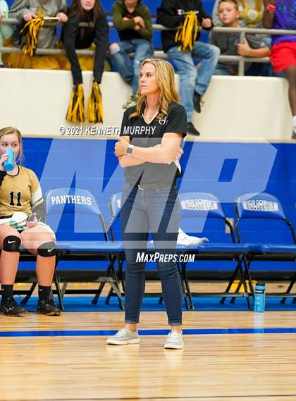 Thumbnail 1 in Hubbard vs Blum UIL 1A Region II Semi-Final photogallery.