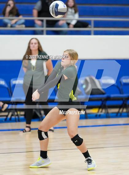 Thumbnail 3 in Hubbard vs Blum UIL 1A Region II Semi-Final photogallery.