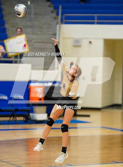 Thumbnail 1 in Hubbard vs Blum UIL 1A Region II Semi-Final photogallery.