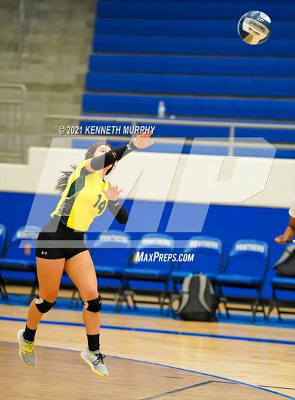 Thumbnail 3 in Hubbard vs Blum UIL 1A Region II Semi-Final photogallery.