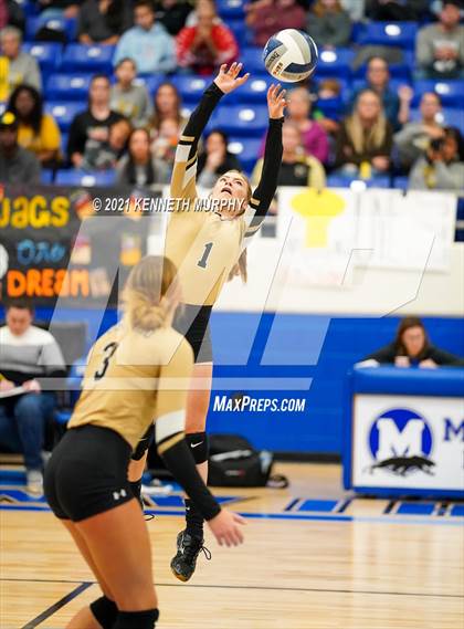 Thumbnail 1 in Hubbard vs Blum UIL 1A Region II Semi-Final photogallery.