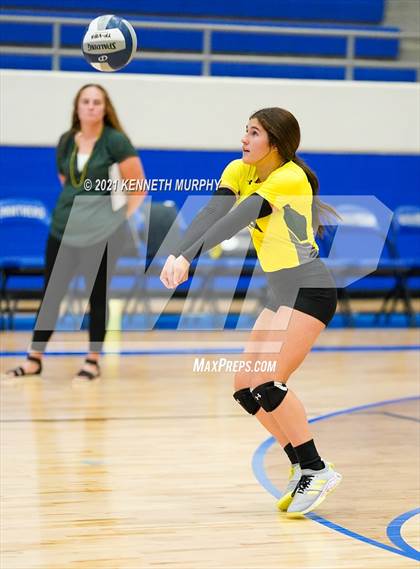 Thumbnail 2 in Hubbard vs Blum UIL 1A Region II Semi-Final photogallery.