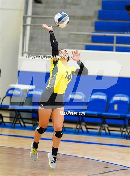 Thumbnail 3 in Hubbard vs Blum UIL 1A Region II Semi-Final photogallery.