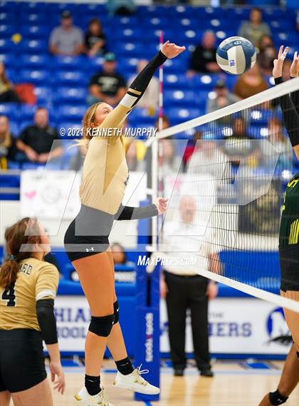 Thumbnail 2 in Hubbard vs Blum UIL 1A Region II Semi-Final photogallery.