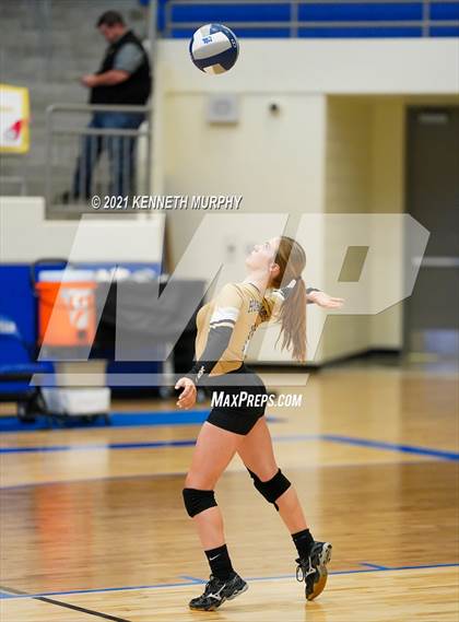 Thumbnail 2 in Hubbard vs Blum UIL 1A Region II Semi-Final photogallery.