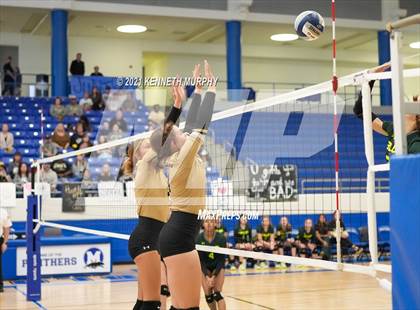 Thumbnail 1 in Hubbard vs Blum UIL 1A Region II Semi-Final photogallery.