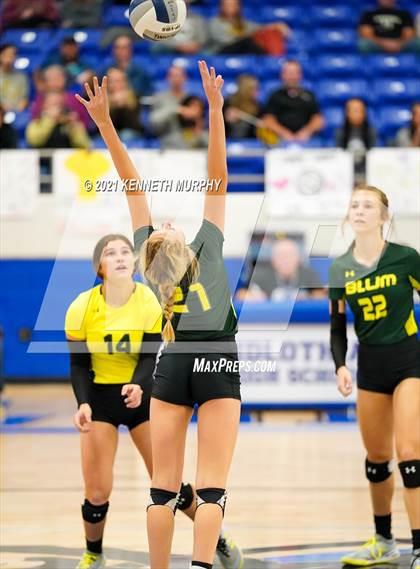 Thumbnail 3 in Hubbard vs Blum UIL 1A Region II Semi-Final photogallery.