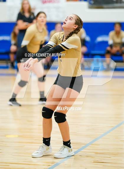 Thumbnail 3 in Hubbard vs Blum UIL 1A Region II Semi-Final photogallery.