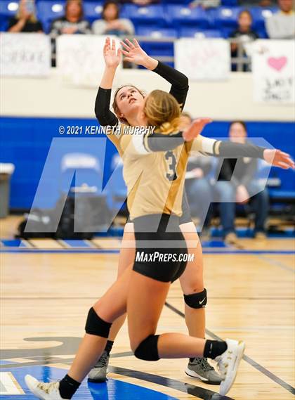 Thumbnail 2 in Hubbard vs Blum UIL 1A Region II Semi-Final photogallery.